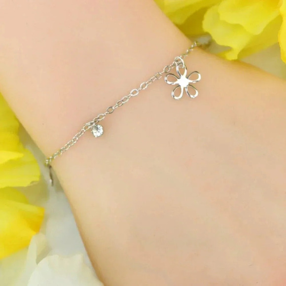 "Minimalist Bracelet, Sleek & Modern Design, Women’s Fashion, YC110211-B - Picture 2 of 10